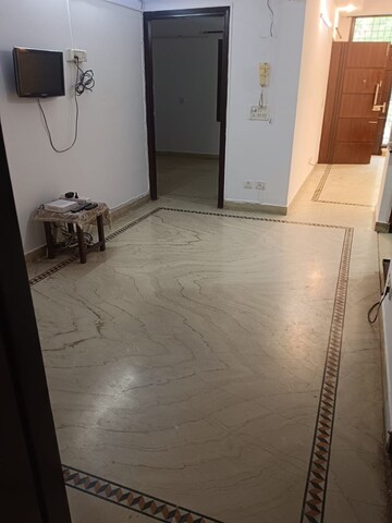 Room in 3 BHK Builder Floor at Chittaranjan Park – for Rent
