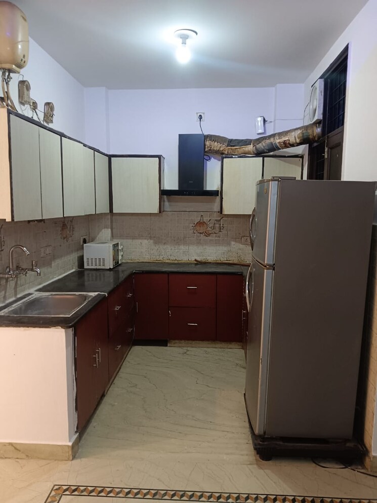 Kitchen, chittaranjan park 3 Bedroom 1400 Sq.Ft. Builder Floor In Chittaranjan Park Delhi 9147168