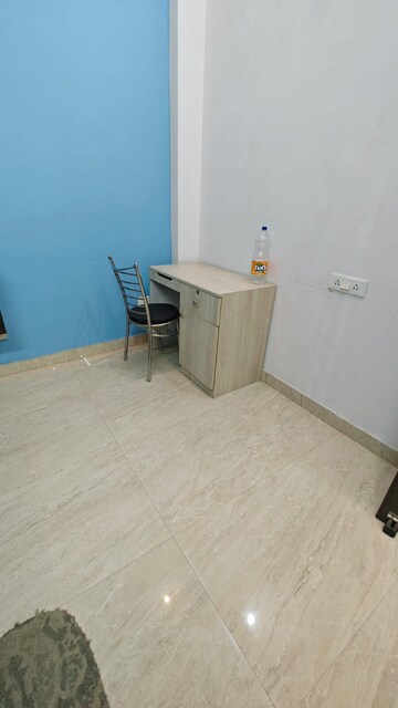 Room in 2 BHK Independent House at Aminabad – for Rent