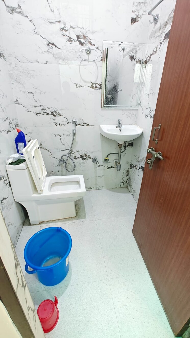 Bathroom, aminabad 2 Bedroom 1100 Sq.Ft. Independent House In Aminabad Lucknow 9147261