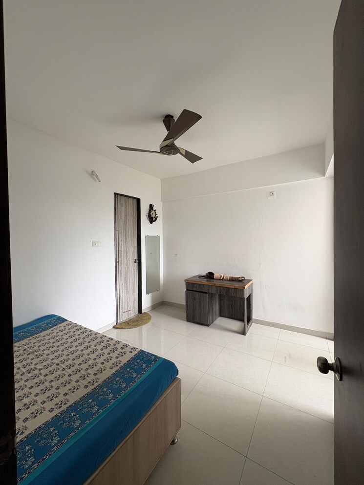 Bedroom, paras-vista 2 Bedroom 850 Sq.Ft. Apartment In Wakad Pune 9147293