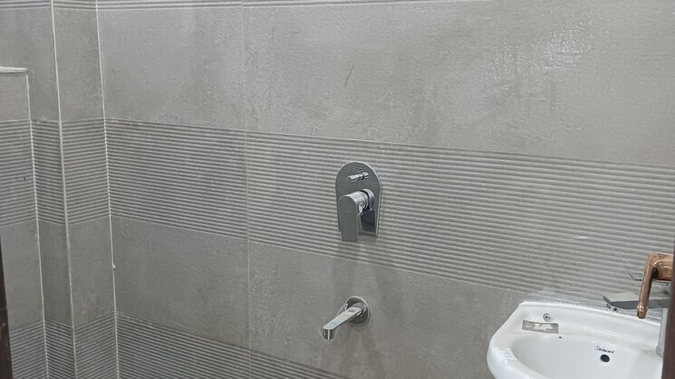 Bathroom, govindpuri 2 Bedroom 680 Sq.Ft. Builder Floor In Govindpuri Delhi 9147298