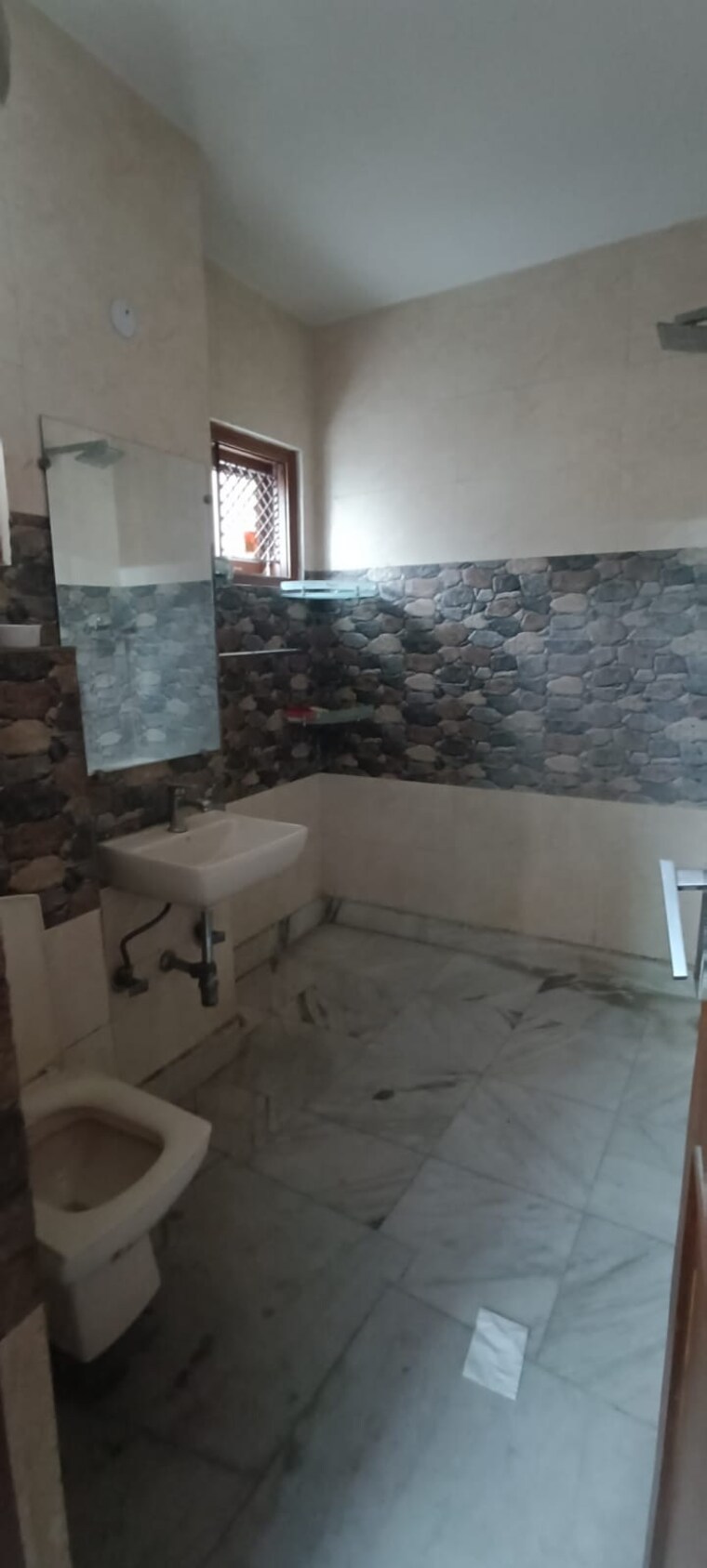 Bathroom, rohini sector 9 3 Bedroom 1200 Sq.Ft. Apartment In Rohini Sector 9 Delhi 9147287