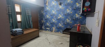 Room in 3 BHK Apartment at Rohini Sector 9 – for Sale