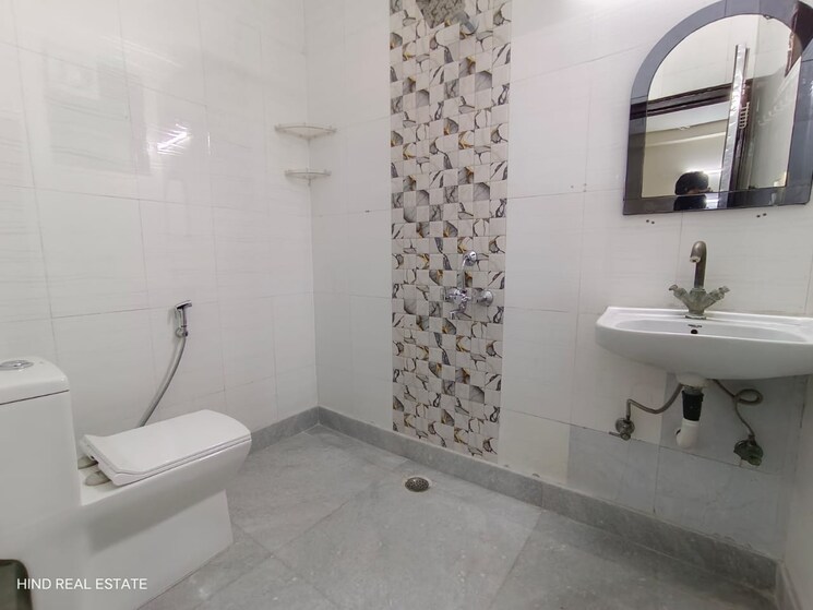 Bathroom, vasant kunj 3 Bedroom 1500 Sq.Ft. Builder Floor In Vasant Kunj Delhi 9147348
