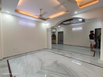 Room in 3 BHK Builder Floor at Vasant Kunj – for Rent