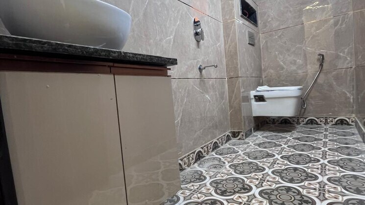 Bathroom, govindpuri 3 Bedroom 990 Sq.Ft. Builder Floor In Govindpuri Delhi 9147351