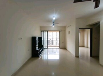 Room in 2 BHK Apartment at Lodha Paradise, Majiwada – for Rent