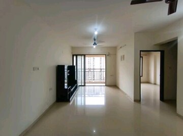 Room in 2 BHK Apartment at Lodha Paradise, Majiwada – for Rent
