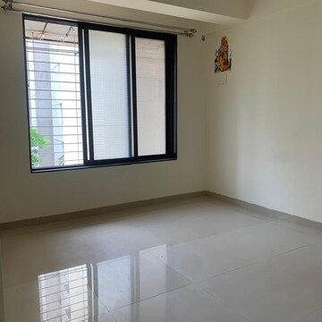 Room in 2 BHK Apartment at Krishna Classic, Babhai Naka – for Rent