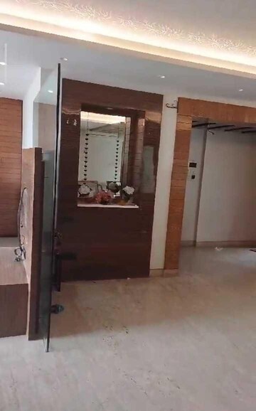 Room in 4 BHK Apartment at Infinite Poorna Apartments, Andheri West – for Rent