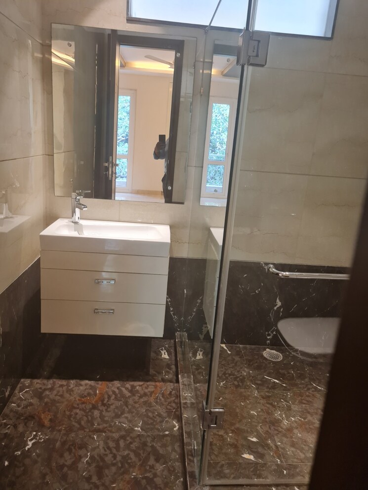 Attached Bathroom, greater kailash ii 3 Bedroom 2200 Sq.Ft. Apartment In Greater Kailash ii Delhi 9147465