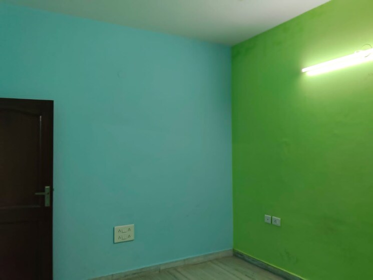 Room, sector 21d 4 Bedroom 350 Sq.Yd. Builder Floor In Sector 21d Faridabad 9147540