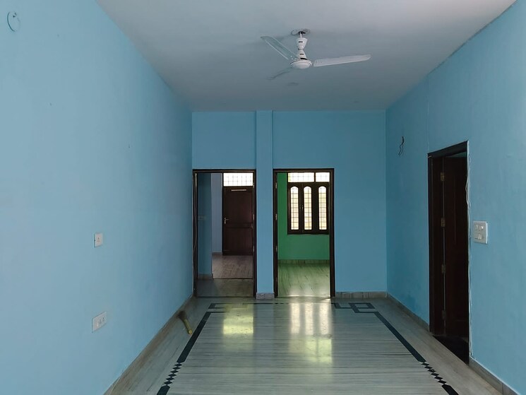 Room, sector 21d 4 Bedroom 350 Sq.Yd. Builder Floor In Sector 21d Faridabad 9147540