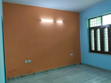Room in 4 BHK Builder Floor at Sector 21d – for Rent