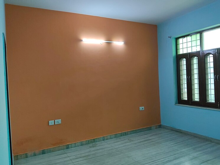 Room, sector 21d 4 Bedroom 350 Sq.Yd. Builder Floor In Sector 21d Faridabad 9147540