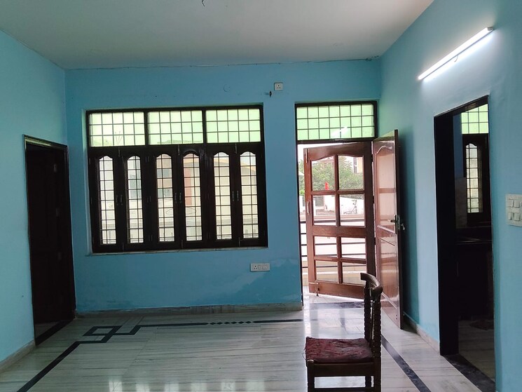 Room, sector 21d 4 Bedroom 350 Sq.Yd. Builder Floor In Sector 21d Faridabad 9147540