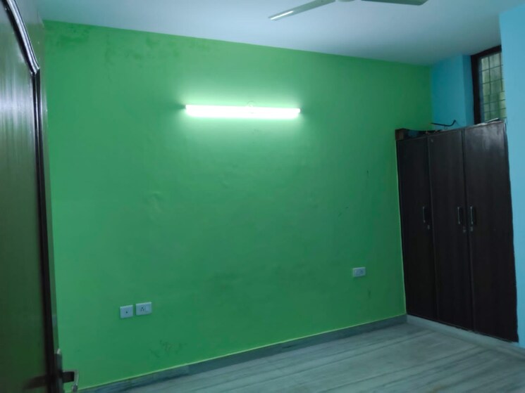 Room, sector 21d 4 Bedroom 350 Sq.Yd. Builder Floor In Sector 21d Faridabad 9147540