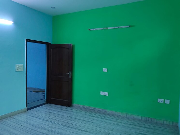 Room, sector 21d 4 Bedroom 350 Sq.Yd. Builder Floor In Sector 21d Faridabad 9147540