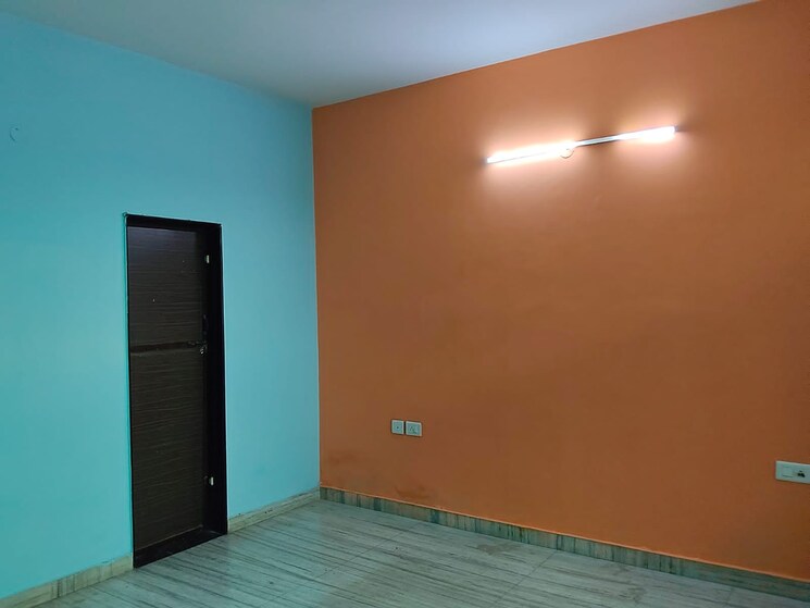 Room, sector 21d 4 Bedroom 350 Sq.Yd. Builder Floor In Sector 21d Faridabad 9147540