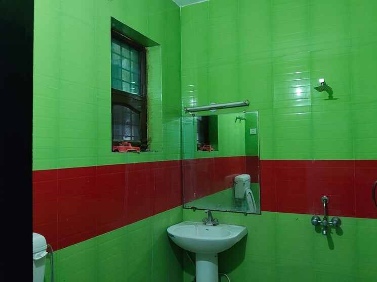 Bathroom, sector 21d 4 Bedroom 350 Sq.Yd. Builder Floor In Sector 21d Faridabad 9147540