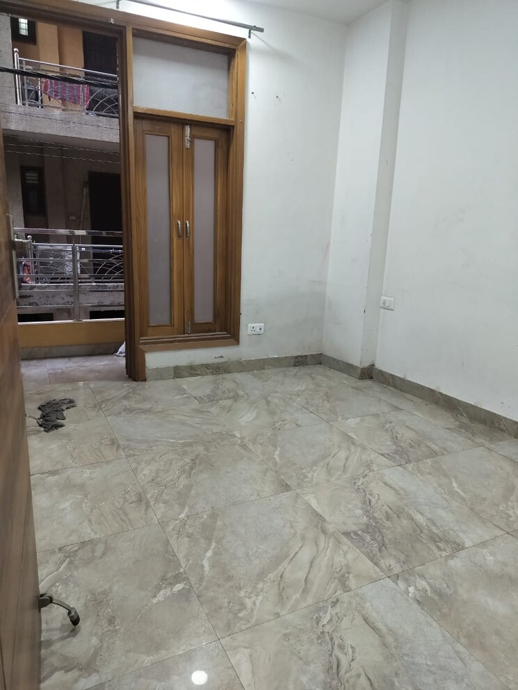 Room, chattarpur 3 Bedroom 1000 Sq.Ft. Apartment In Chattarpur Delhi 9147536