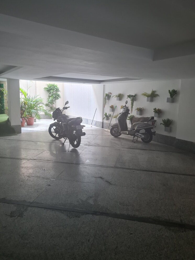  Parking, greater kailash 4 Bedroom 2500 Sq.Ft. Apartment In Greater Kailash Delhi 9147517