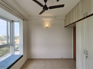 Room in 2 BHK Apartment at Bhartiya City Nikoo Homes II, Thanisandra Main Road – for Rent