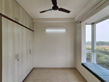 Room in 2 BHK Apartment at Bhartiya City Nikoo Homes II, Thanisandra Main Road – for Rent