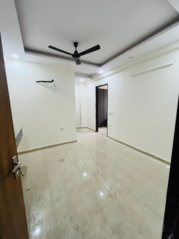 Room in 2 BHK Builder Floor at Sector 40 – for Rent