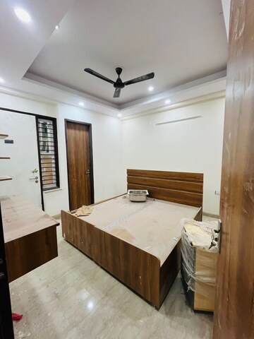 Bedroom in 2 BHK Builder Floor at Sector 40 – for Rent