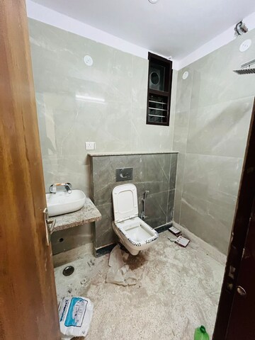 Bathroom in 2 BHK Builder Floor at Sector 40 – for Rent