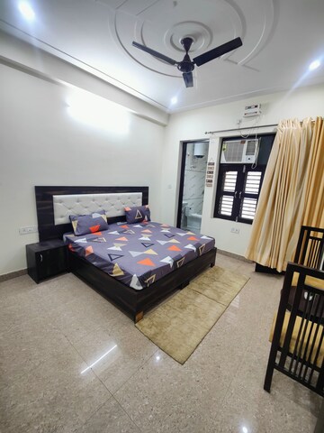 Bedroom in 2 BHK Builder Floor at Sector 40 – for Rent