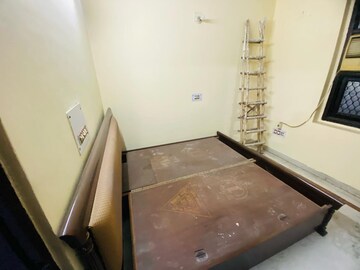 Furnished Amenities in 2.5 BHK Builder Floor at Tilak Nagar – for Rent