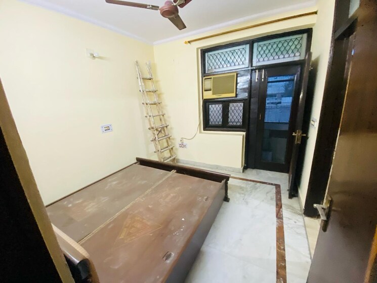 Room, tilak nagar 2.5 Bedroom 900 Sq.Ft. Builder Floor In Tilak Nagar Delhi 9147741