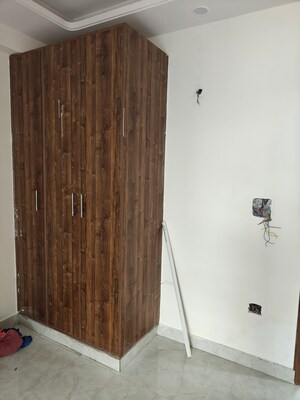 Furnished Amenities in 2 BHK Builder Floor at Sultanpur – for Sale