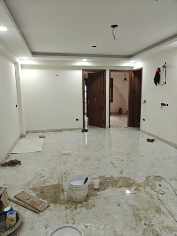 Room in 2 BHK Builder Floor at Sultanpur – for Sale