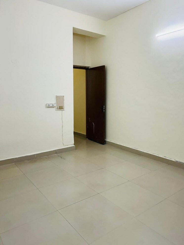 Room, arun-vihar-sector-37 3 Bedroom 1450 Sq.Ft. Builder Floor In Sector 37 Noida 9147793