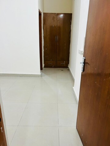 Room in 3 BHK Builder Floor at Arun Vihar Sector 37, Sector 37 – for Rent