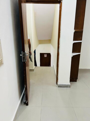 Building Lobby in 3 BHK Builder Floor at Arun Vihar Sector 37, Sector 37 – for Rent