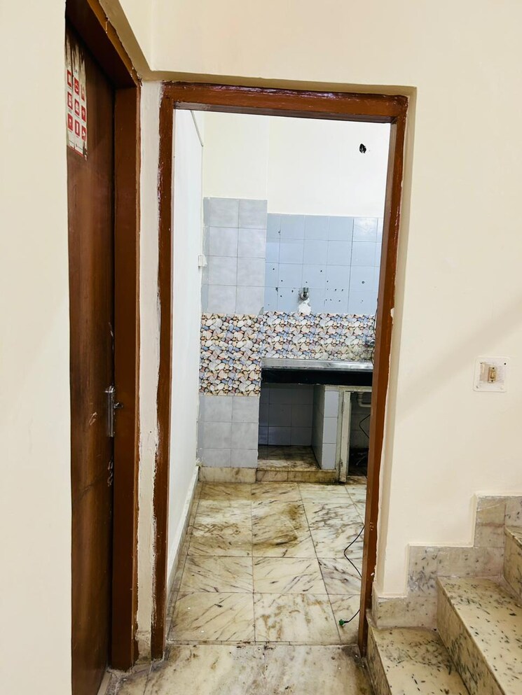 Room, arun-vihar-sector-37 3 Bedroom 1450 Sq.Ft. Builder Floor In Sector 37 Noida 9147793