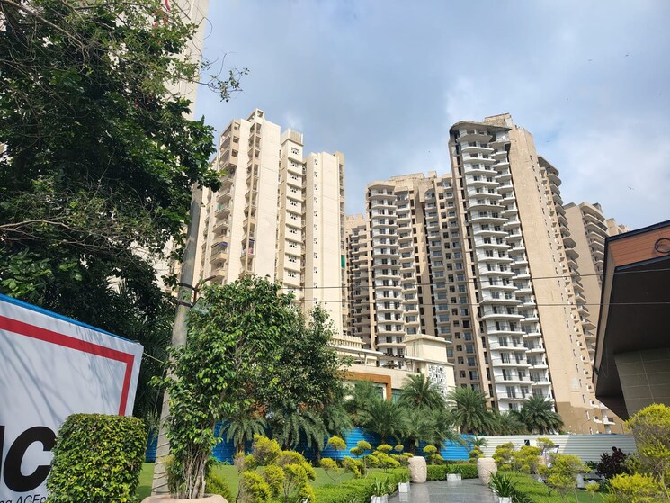 Exterior View, mahagun-medalleo 3 Bedroom 2500 Sq.Ft. Apartment In Sector 107 Noida 9147795