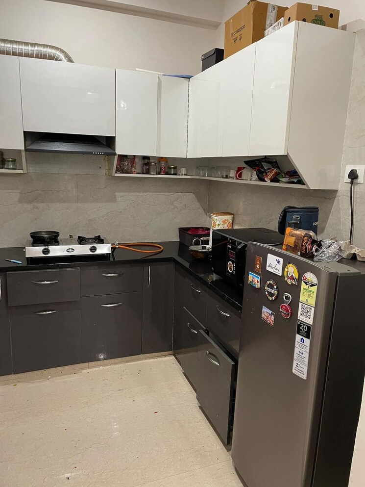 Kitchen, super-mart-1 3 Bedroom 215 Sq.Yd. Builder Floor In Sector 27 Gurgaon 9147812