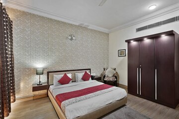 Bedroom in Studio Builder Floor at Sector 51 – for Rent