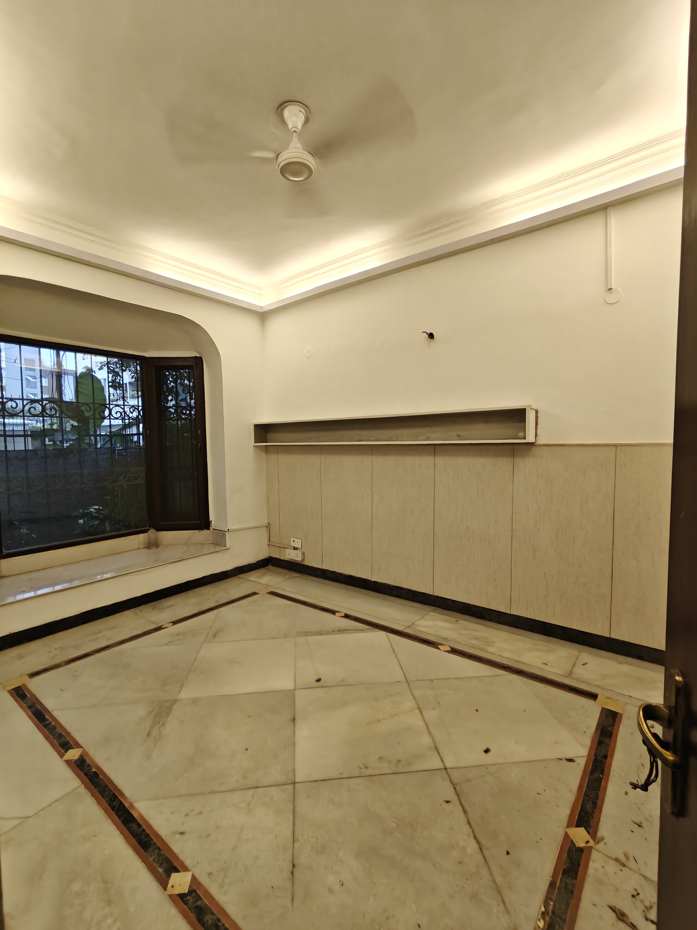 4 BHK + Servant Room,Study Room,Extra Room Independent House For Rent in Ansal Sushant Floors