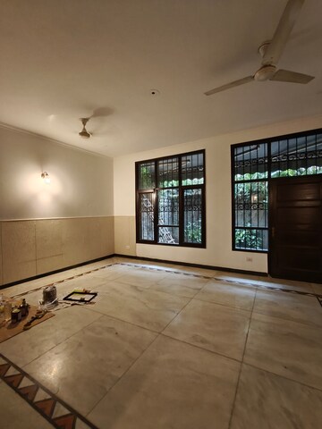 Room in 4 BHK Independent House at Ansal Sushant Floors, Sushant Lok ii – for Rent