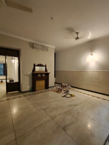 Room in 4 BHK Independent House at Ansal Sushant Floors, Sushant Lok ii – for Rent