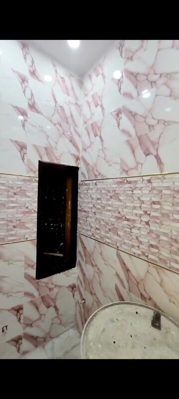 Furnished Amenities in 1.5 BHK Builder Floor at Tilak Nagar – for Rent