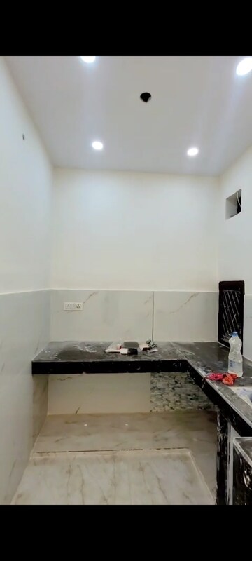 Furnished Amenities in 1.5 BHK Builder Floor at Tilak Nagar – for Rent