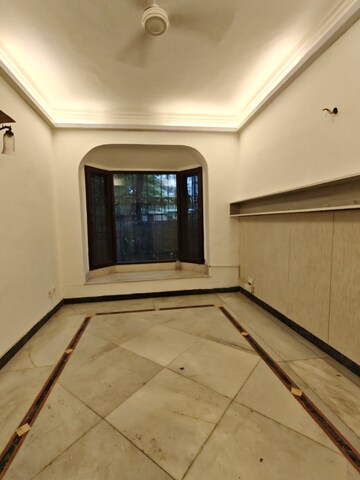 Room in 4 BHK Independent House at Sushant Vyapaar Kendra, Sector 43 – for Rent